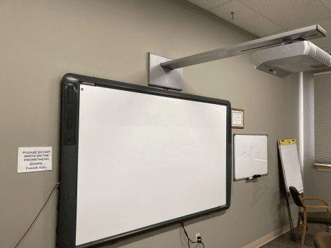 Pemasangan Papan Tulis Interaktif